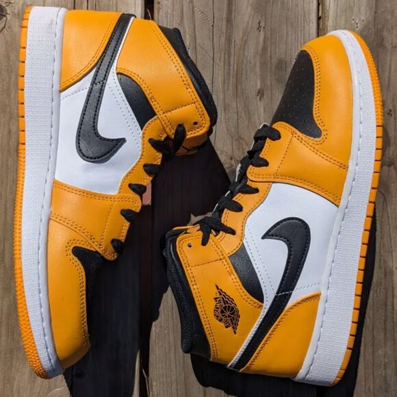 Air Jordan 1 Retro Mid 'Taxi' - 6.5Y - Picture 6 of 11